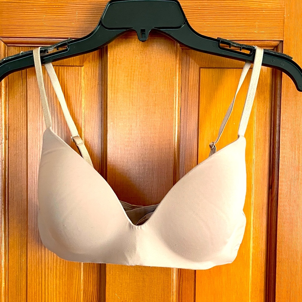 Victoria's Secret Lined  Beige T-Shirt Bra. Size 34C